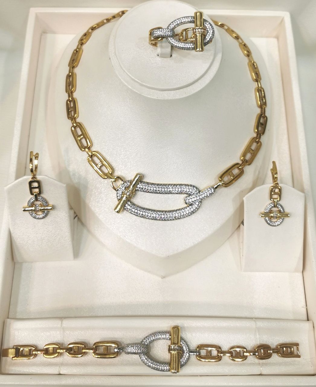 طقم فاخر من 4 قطع HRMS